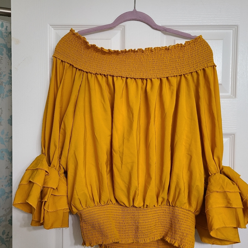 Off the Shoulder Rogue Top 3x